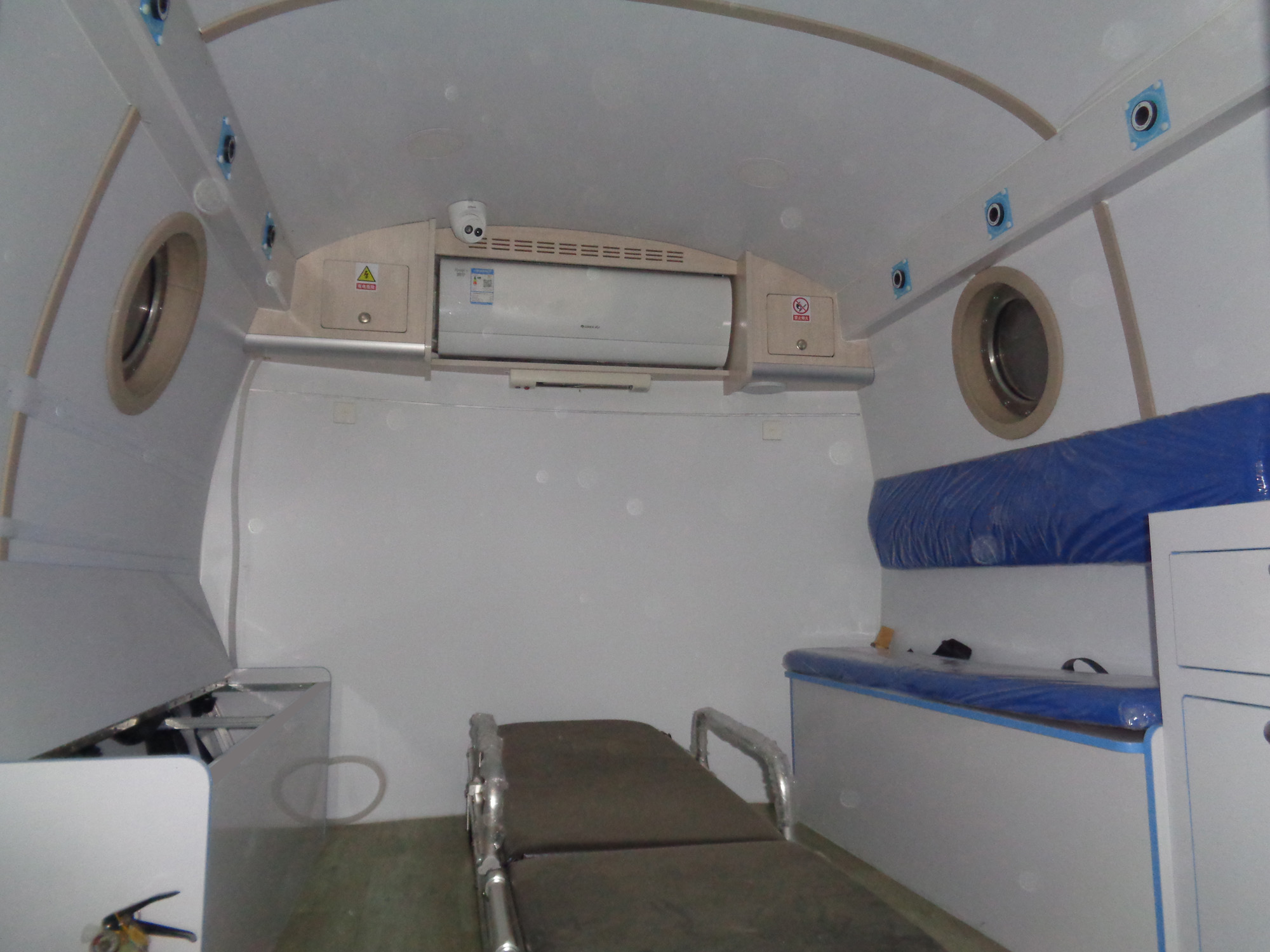 程力威牌CLW5047XJHNJ6型救護(hù)車(chē)